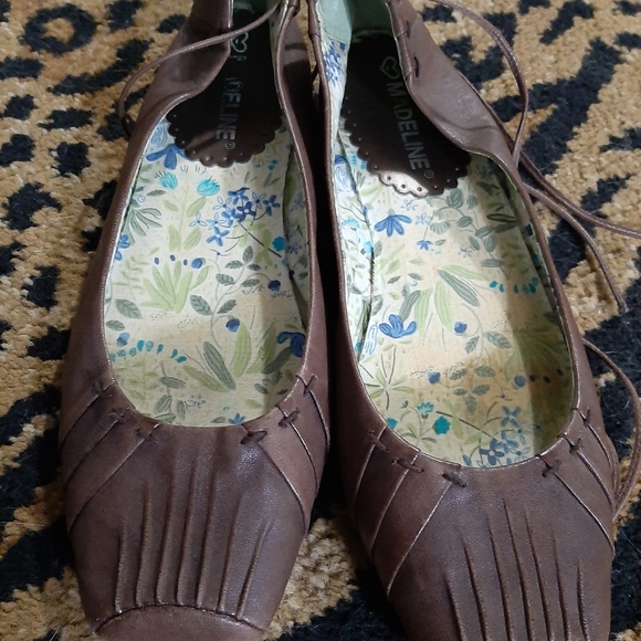 Flats - Picture 1 of 3